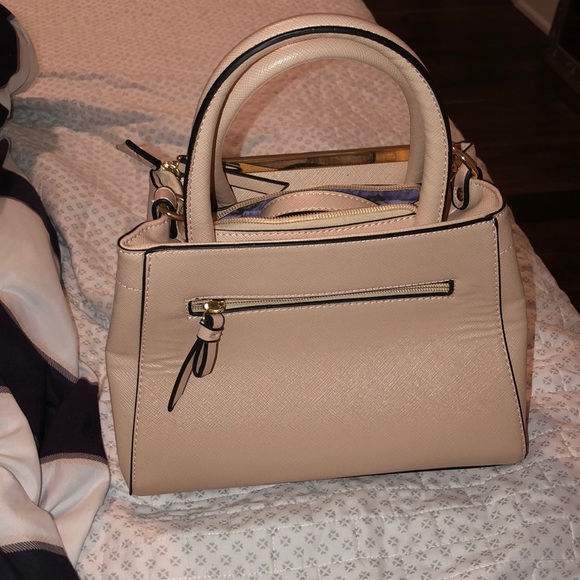 Lily & Ivy light pink medium handbag - Picture 2 of 4